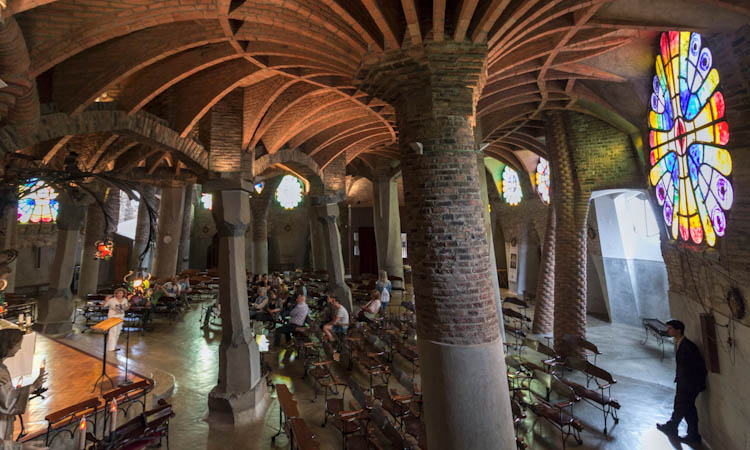 La cripta de la Colònia Güell, d'Antoni Gaudí, a Santa Coloma de Cervelló 