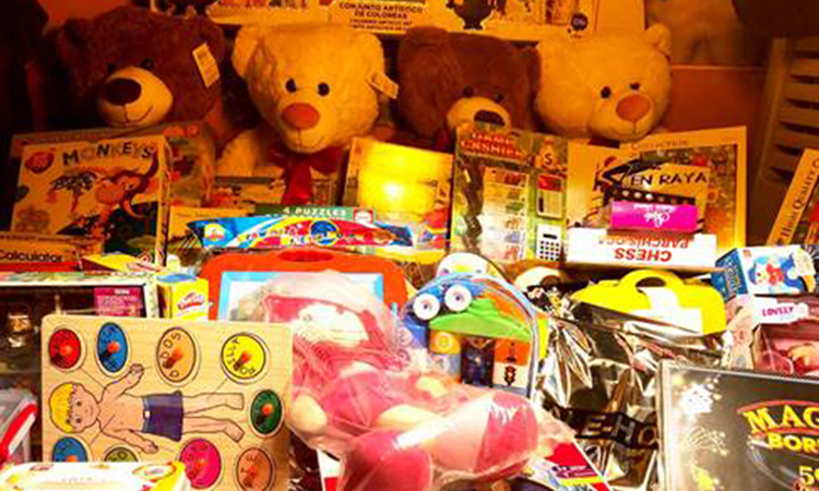 La Cruz Roja reparte juguetes a 739 niños